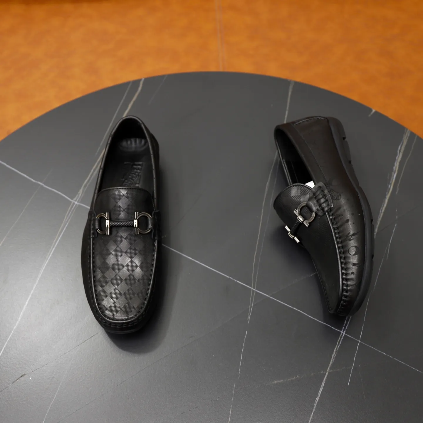 Ex-factory price: 462💰🙅‍♂️🙅‍♂️🙅‍♂️Niuli Brand: Ferragamo Standard code: Men's code 38/44 (45 customized) Grade: Same as the official website Material: Original imported cowhide leather lining Original wear-resistant lightweight outsole Style category: Men's casual slip-on shoes Bean shoes Distinguished luxury brand elements top luxury Color: actual picture color